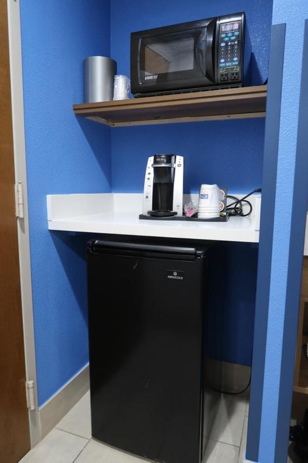 Holiday Inn Express Easton By Ihg Bagian luar foto