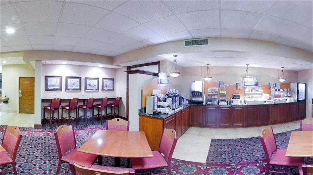 Holiday Inn Express Easton By Ihg Bagian luar foto