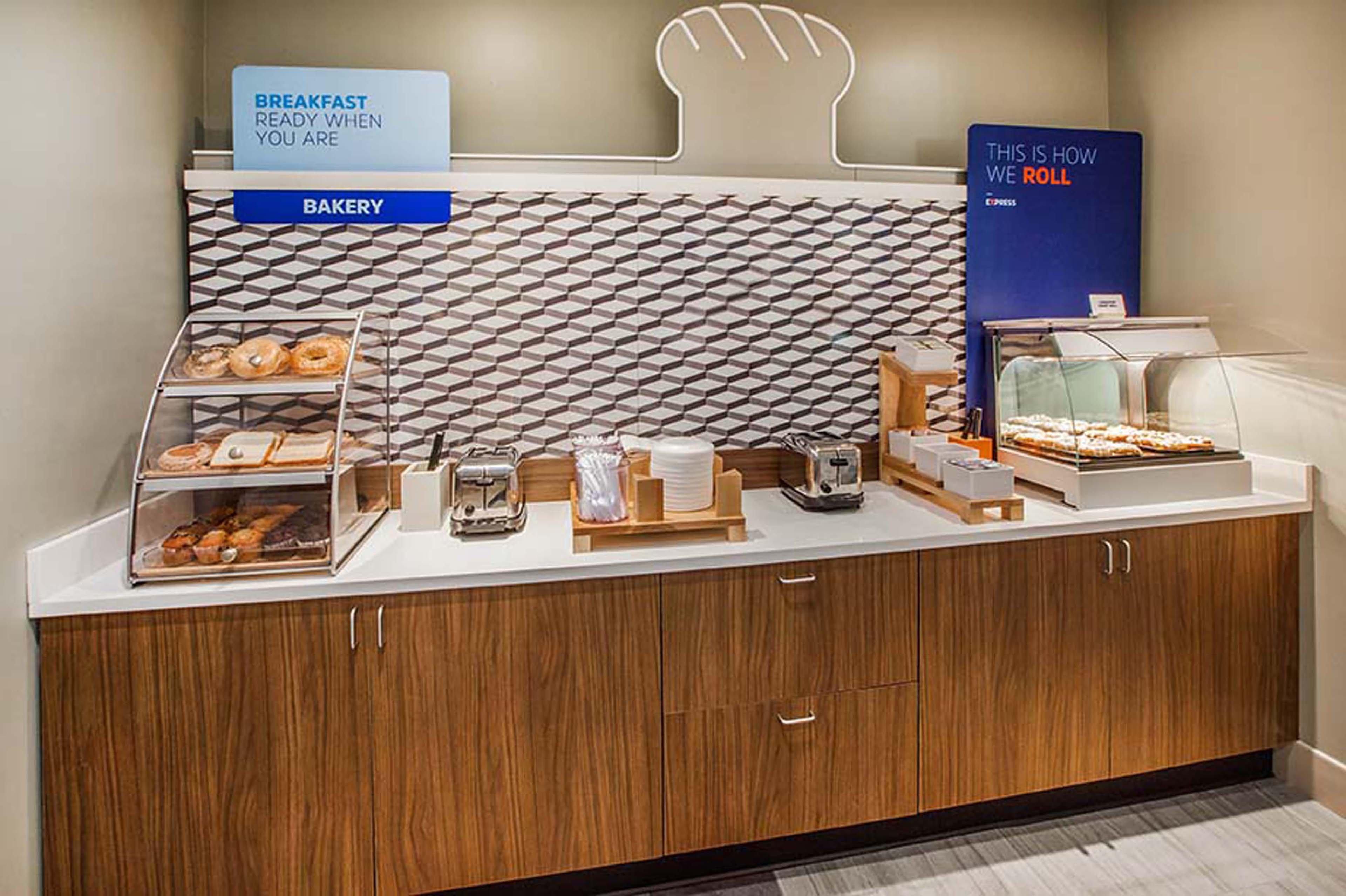 Holiday Inn Express Easton By Ihg Bagian luar foto