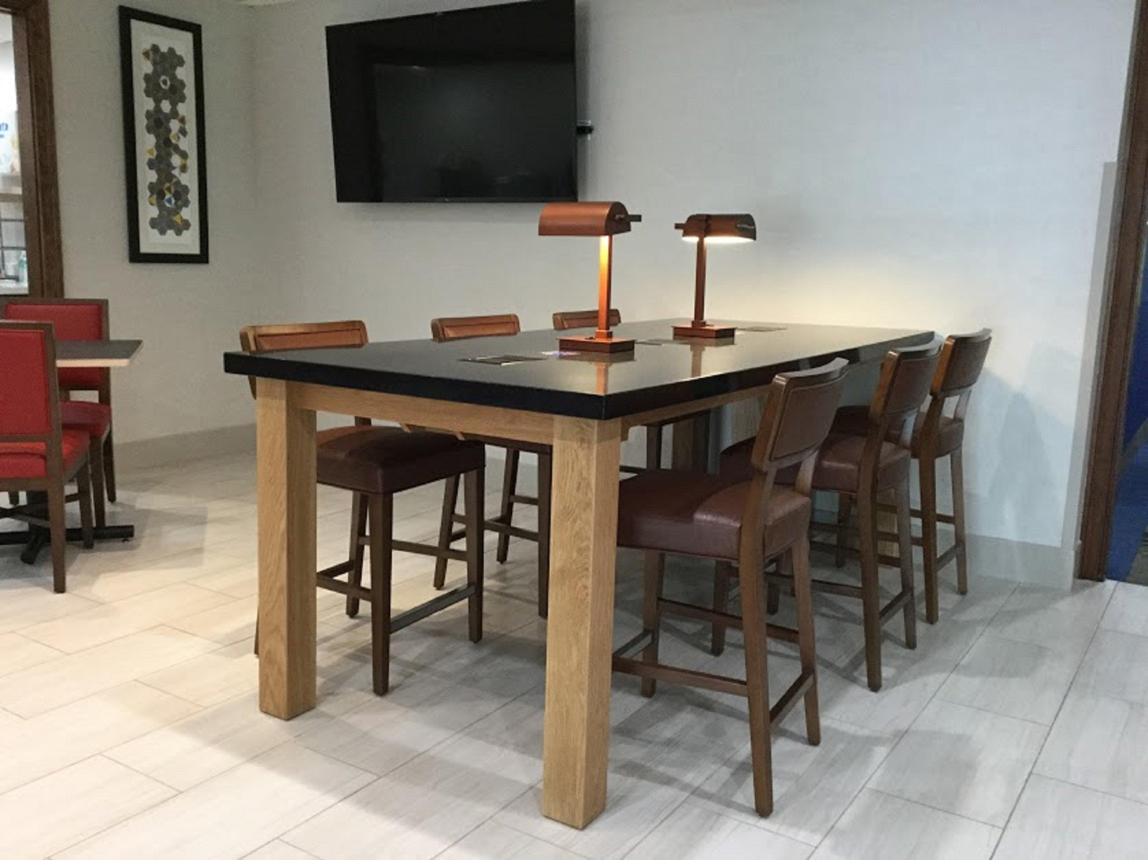 Holiday Inn Express Easton By Ihg Bagian luar foto