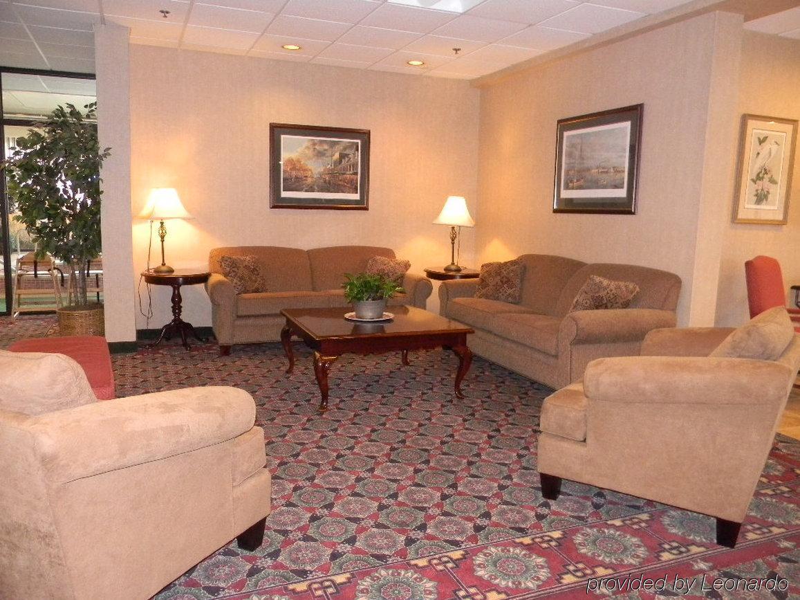 Holiday Inn Express Easton By Ihg Bagian luar foto