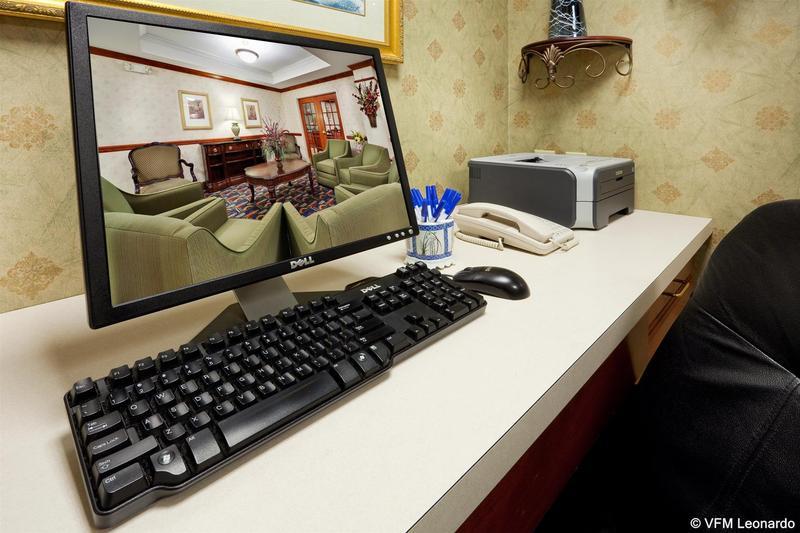 Holiday Inn Express Easton By Ihg Bagian luar foto